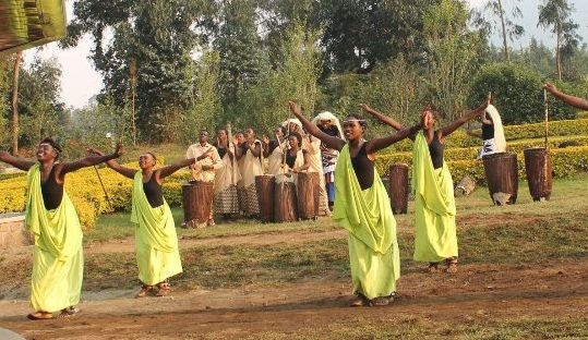 radtional dance at volcanoes park